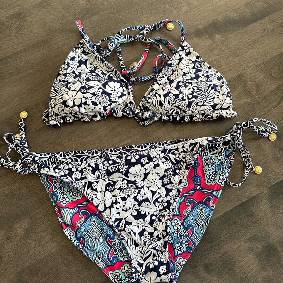 TOMMY BAHAMA- reversible 2 piece bikini. - Picture 2 of 2